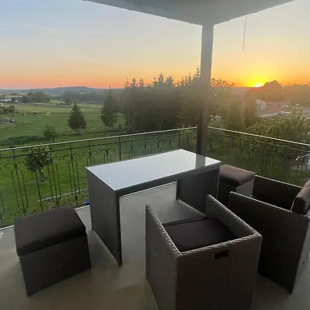 Helle Ferienwohnung Mit Grossem Balkon In Nattenheim In Der Suedeifel Bei Bitburg Apartment Nattenheim