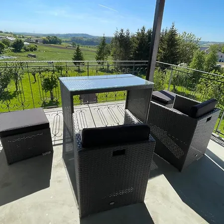 Helle Mit Grossem Balkon In In Der Suedeifel Bei Bitburg