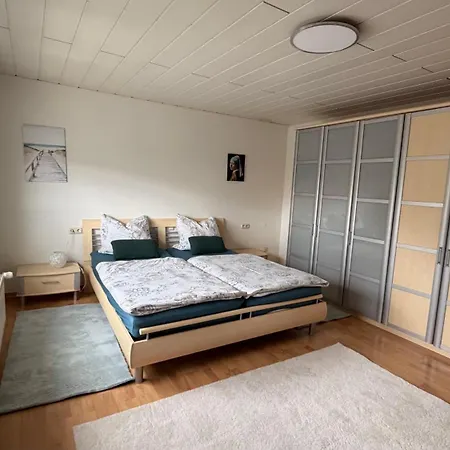 Helle Mit Grossem Balkon In In Der Suedeifel Bei Bitburg *