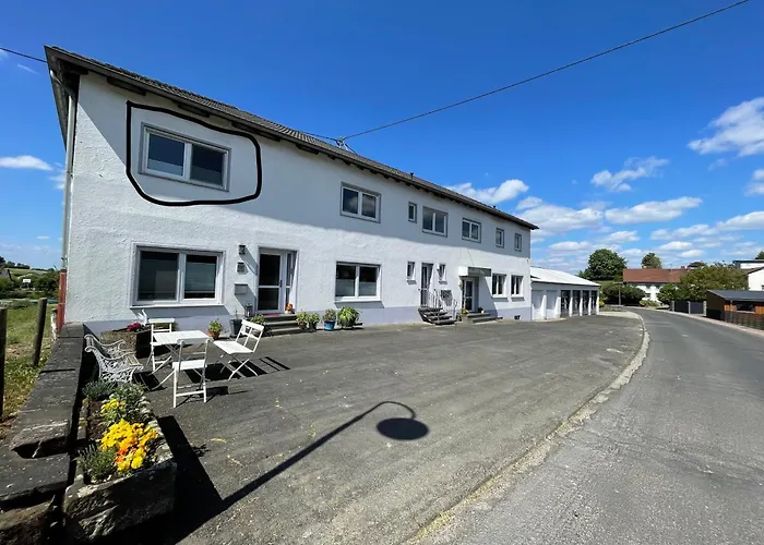 Helle Mit Grossem Balkon In In Der Suedeifel Bei Bitburg *